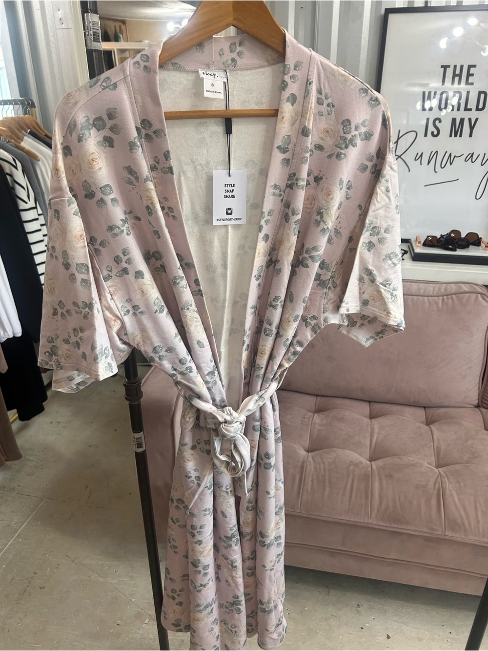Priv - White Rose Kimono Robe NWT Small